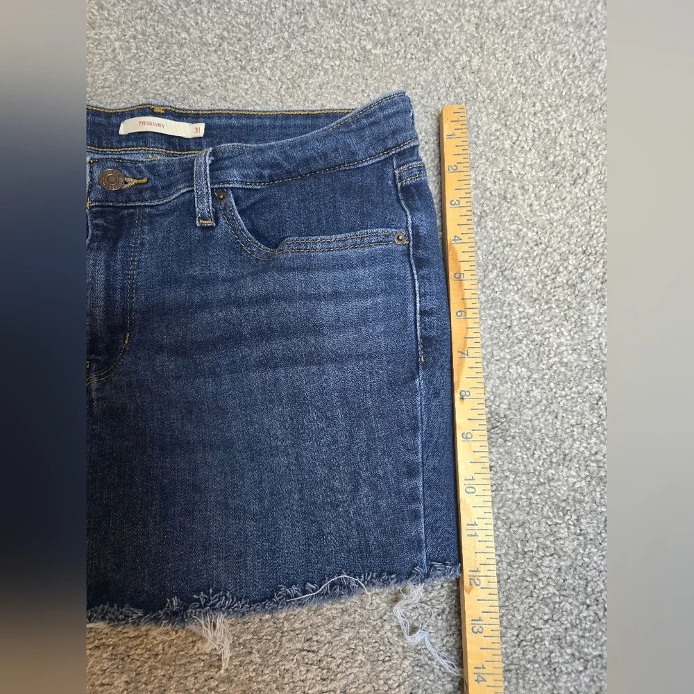 Levis Cut off Denim Shorts Waist Size 31 Raw Hem Medium/Dark Wash - Picture 4 of 9